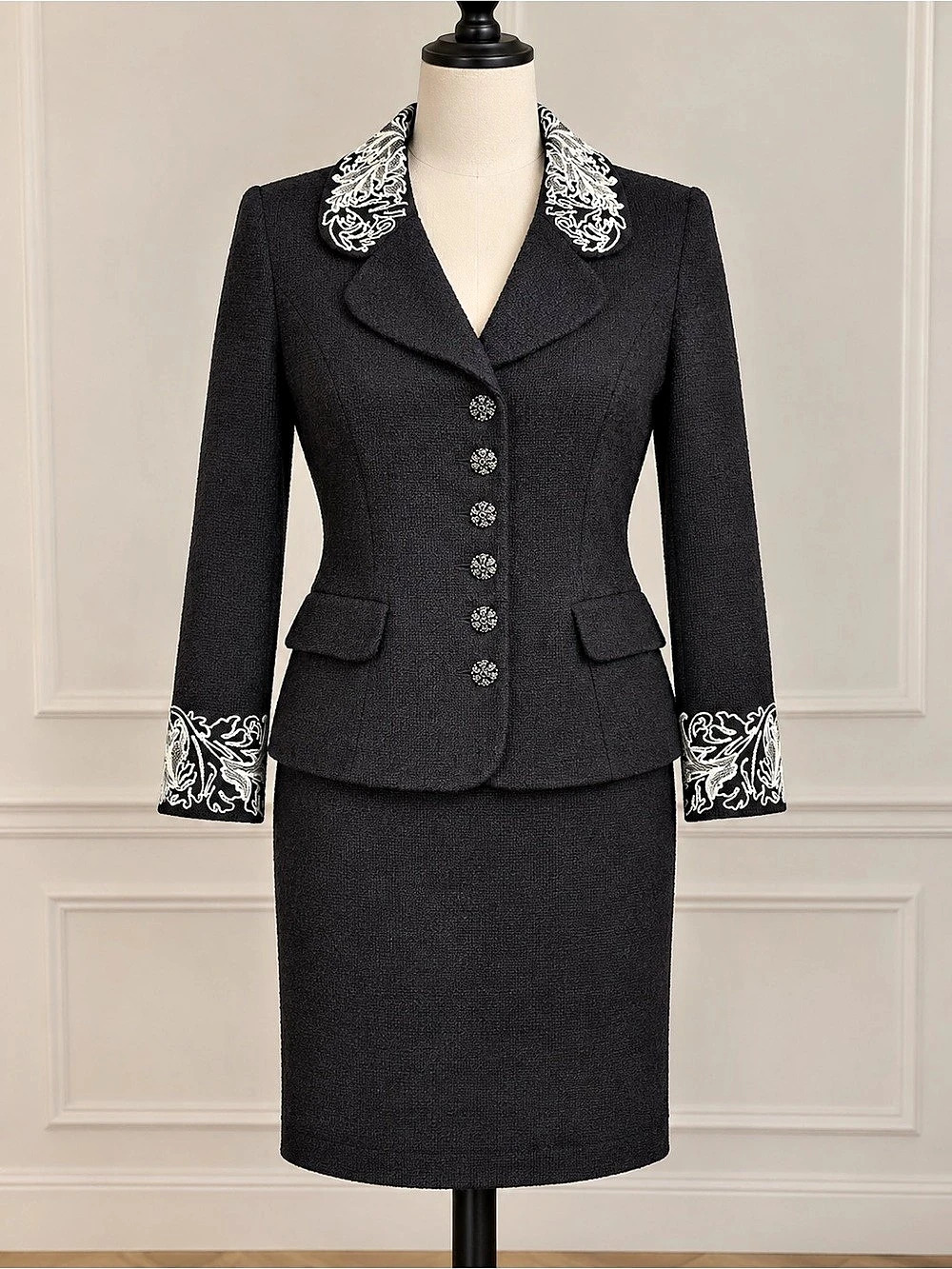 St. John Santana Knit Black/White 2pc Skirt Jacket Suit embroidered